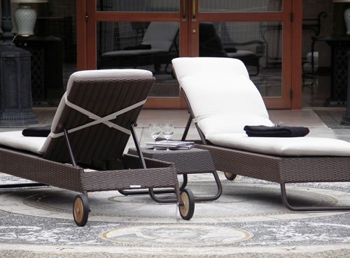 リゾート風 全天候型ファニチャー RAUCORD(ラウコード) CAPO LOUNGER ラウンジャー クッション付