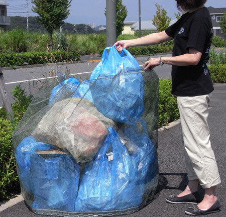カラス被害にお手軽対策!カラスのあみちゃん