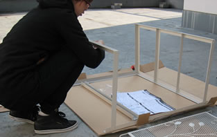 下枠（後部）と支柱Ａの組み付け写真