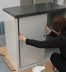 引き戸をはめる写真