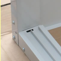 側板を固定（左右）写真