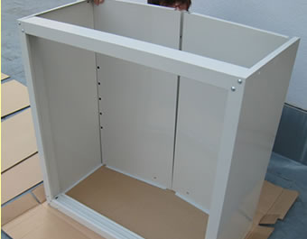 後板をはめる写真