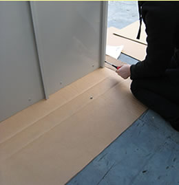 底板をはめて、後板と底板を固定写真