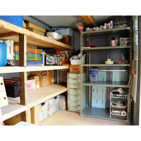 収納上手 サンキン物置gcの自作棚にキャンプ道具収納 床に防水合板 環境生活ブログ